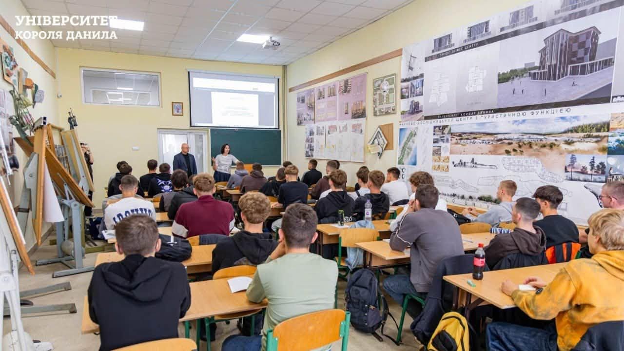 Першокурсники УКД ознайомилися з освітньою програмою «Будівництво та цивільна інженерія»