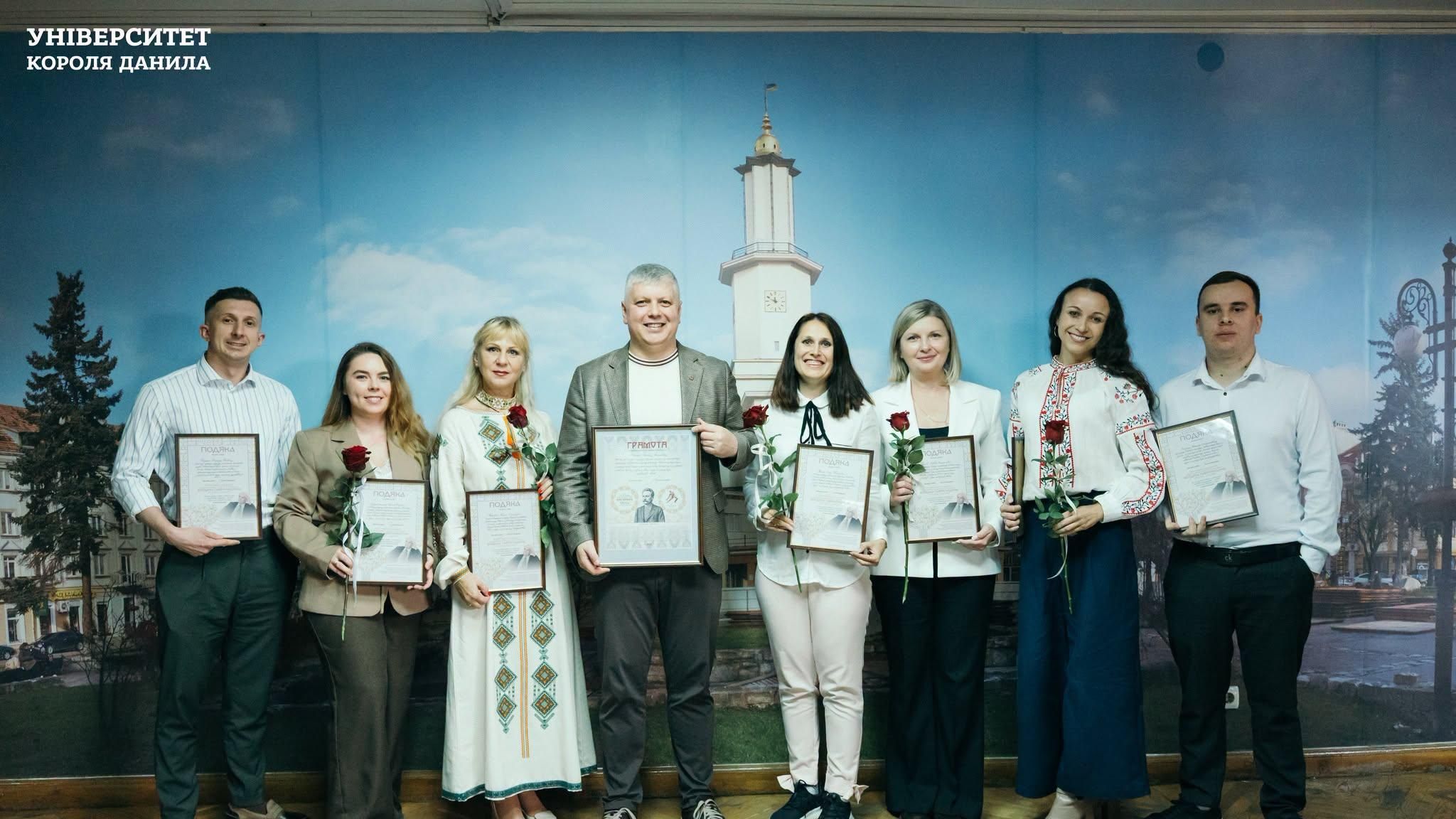 З нагоди Дня працівників освіти міський голова відзначив викладачів УКД