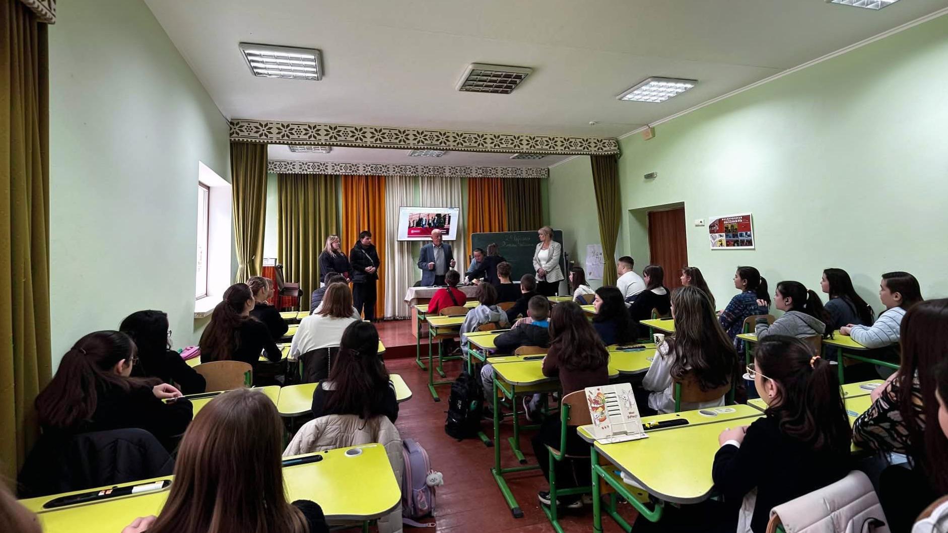 Викладач УКД провів профорієнтаційні зустрічі зі школярами Прикарпаття